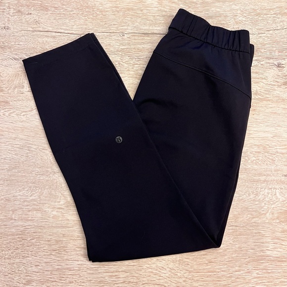 Lululemon Stretch High-Rise 7/8 Length in Black, Size 6 - Picture 4 of 5